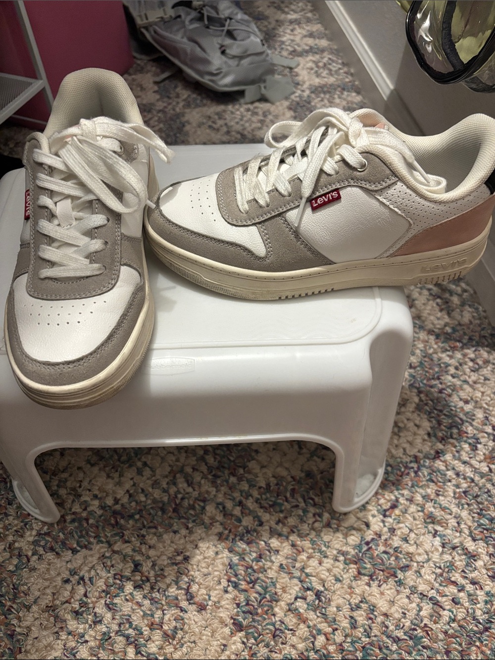Levi's Low-Top Sneakers in White, Gray & Pink